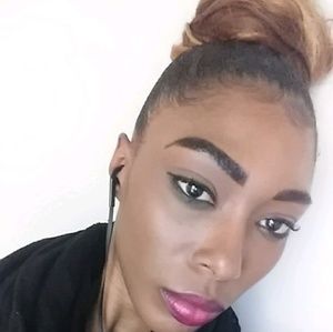 Meet your Posher, Tia